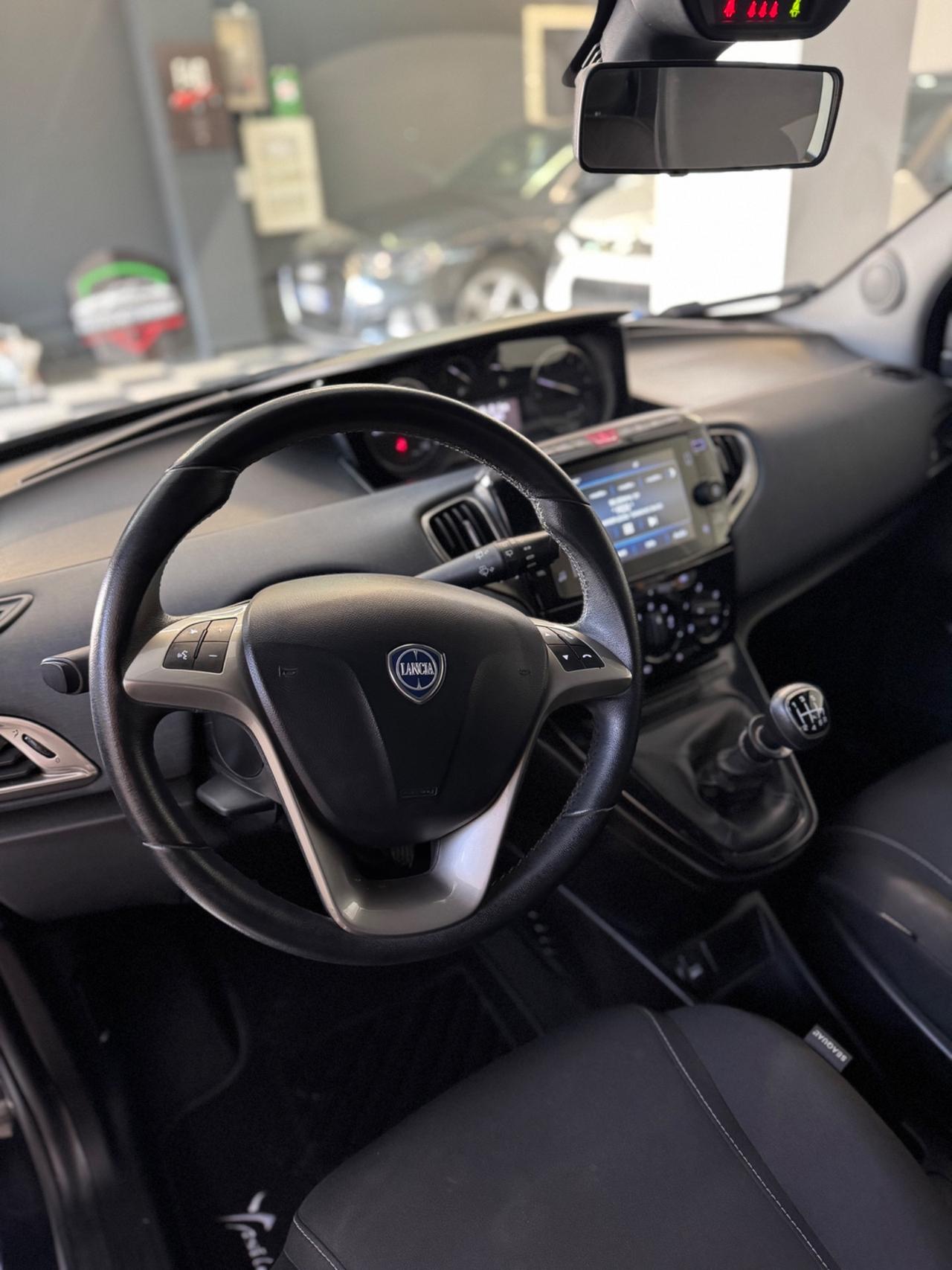 Lancia Ypsilon 1.0 FireFly 5 porte S&S Hybrid Gold
