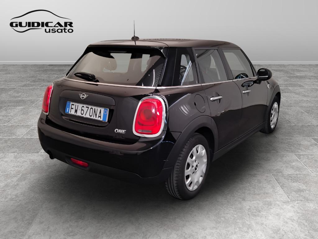 MINI Mini IV F55 2018 5p - Mini 5p 1.5 One Baker Street 75cv