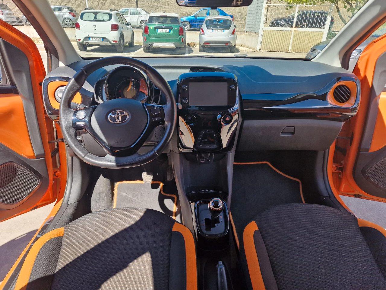 Toyota Aygo 5 Porte Aygo 5p 1.0 x-wave Orange m-mt 72cv cambio automatico
