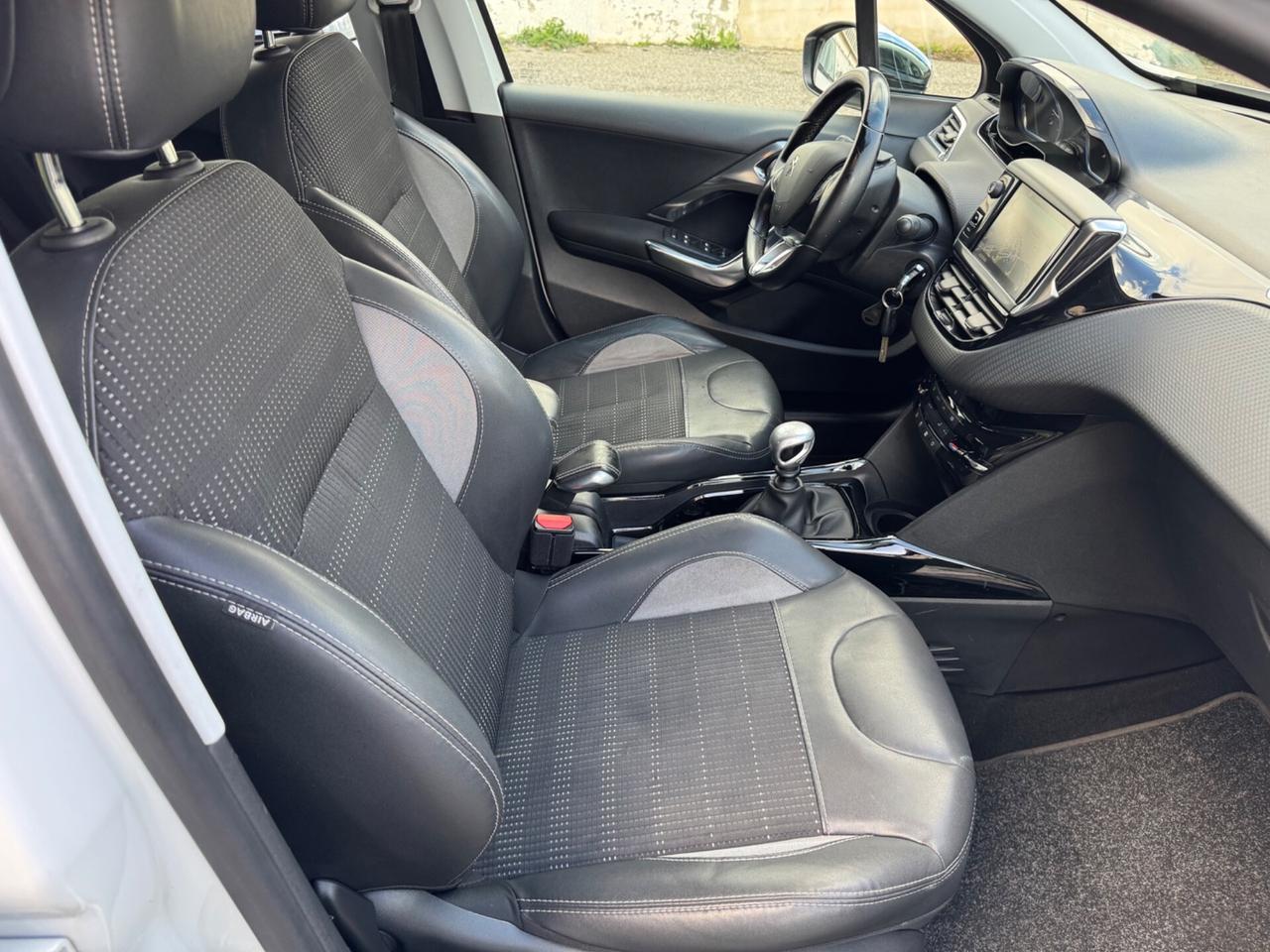 Peugeot 2008 1.6 BlueHDi 120 Allure -GRIP CONTROL-