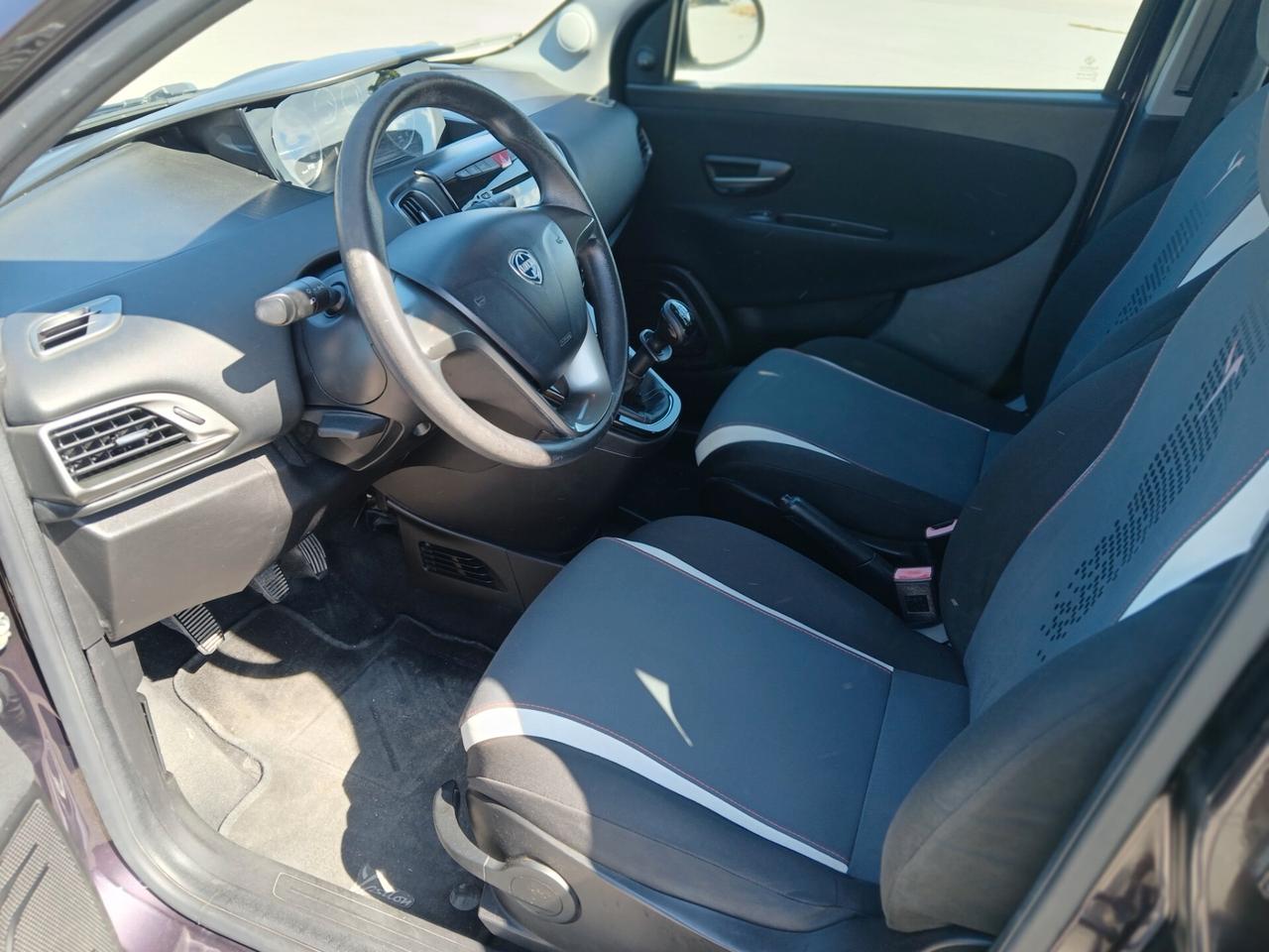 Lancia Ypsilon Silver