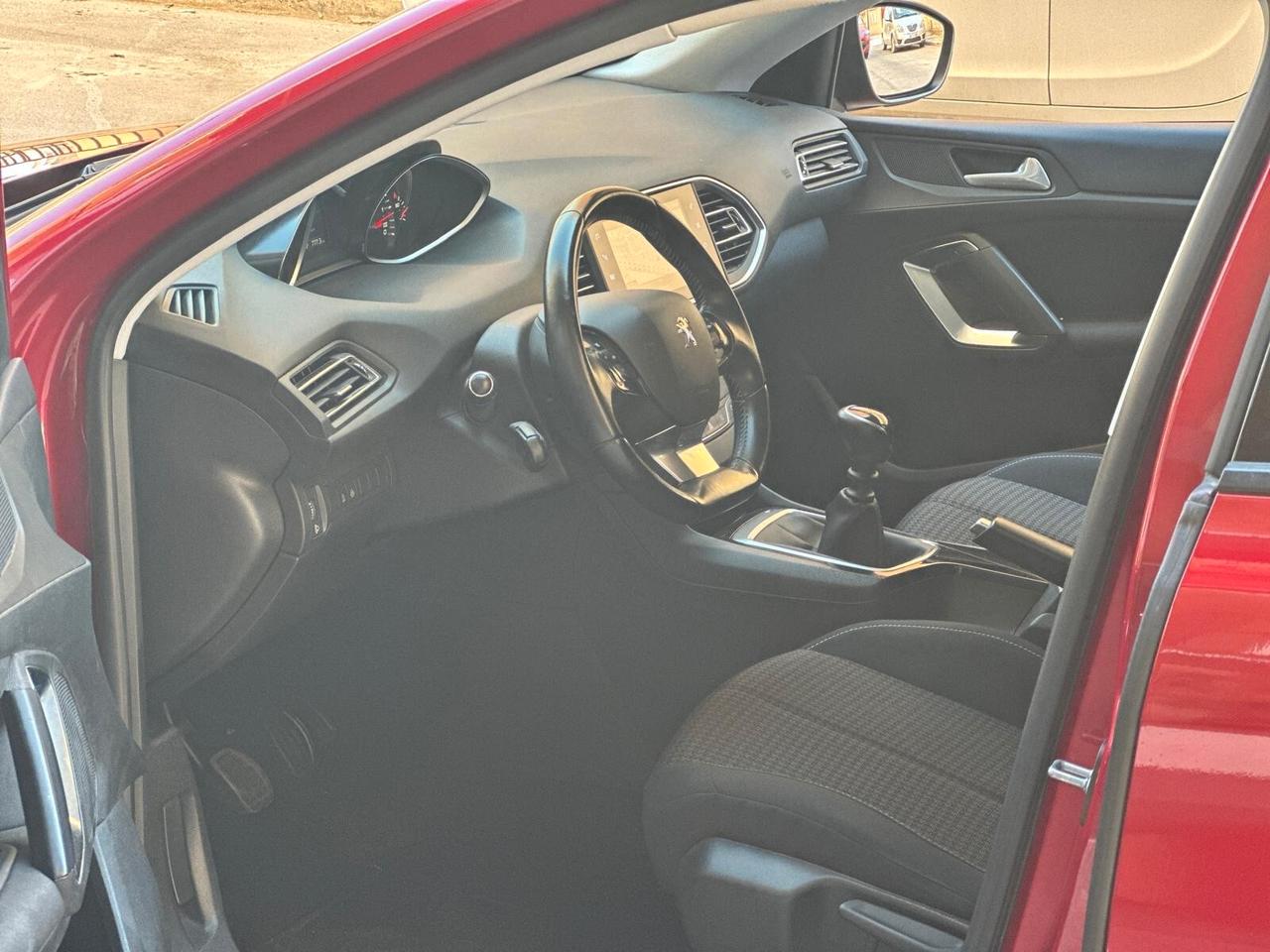 Peugeot 308 Berlina 1.5 130CV Allure