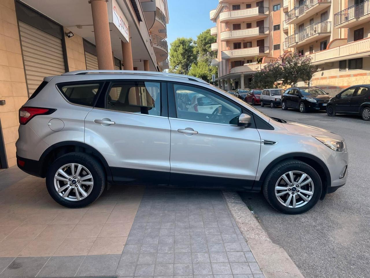 Ford Kuga 2.0 TDCI 120 CV S&S 2WD Powershift TITANIUM