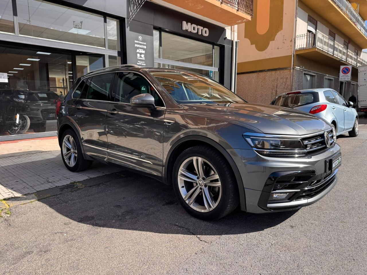 Volkswagen Tiguan 2.0 TDI SCR DSG 4MOTION R-Line TUA DA 305€