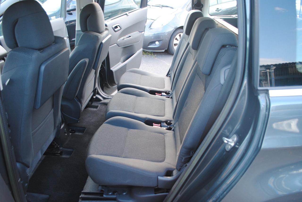 PEUGEOT 5008 1,6 HDI 114 CV