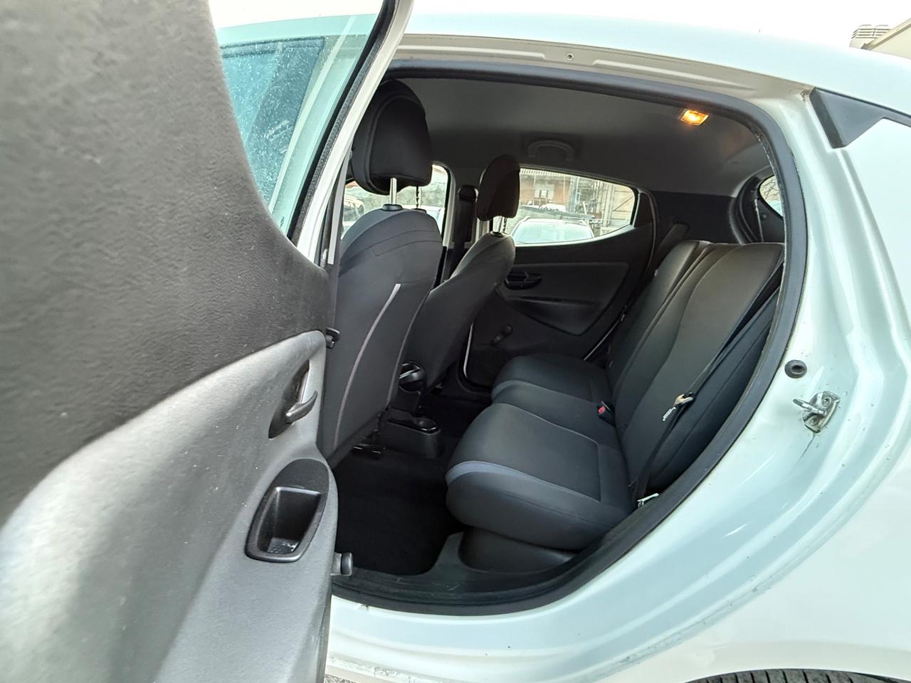 Lancia Ypsilon 0.9 TwinAir 85 CV 5 porte Metano Ecochic Platinum