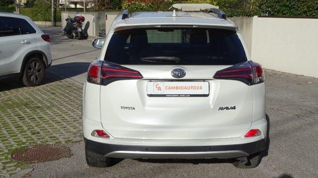 TOYOTA RAV 4 2.0 D-4D 2WD 143cv, versione "Lounge", Garanzia..
