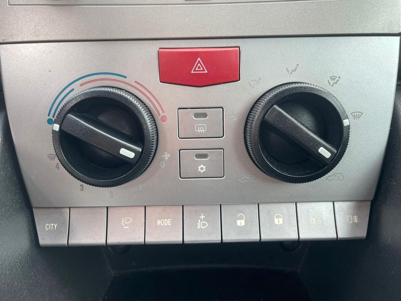 LANCIA YPSILON 1.3MJT ARGENTO 75cv