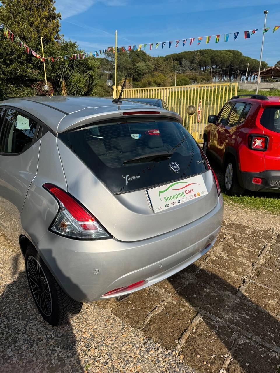 Lancia Ypsilon 1.0 Hybrid 2021