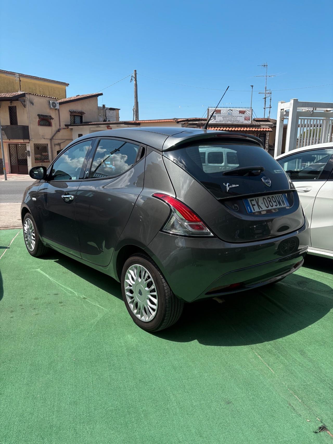 Lancia Ypsilon 1.2 69 CV 5 porte Silver