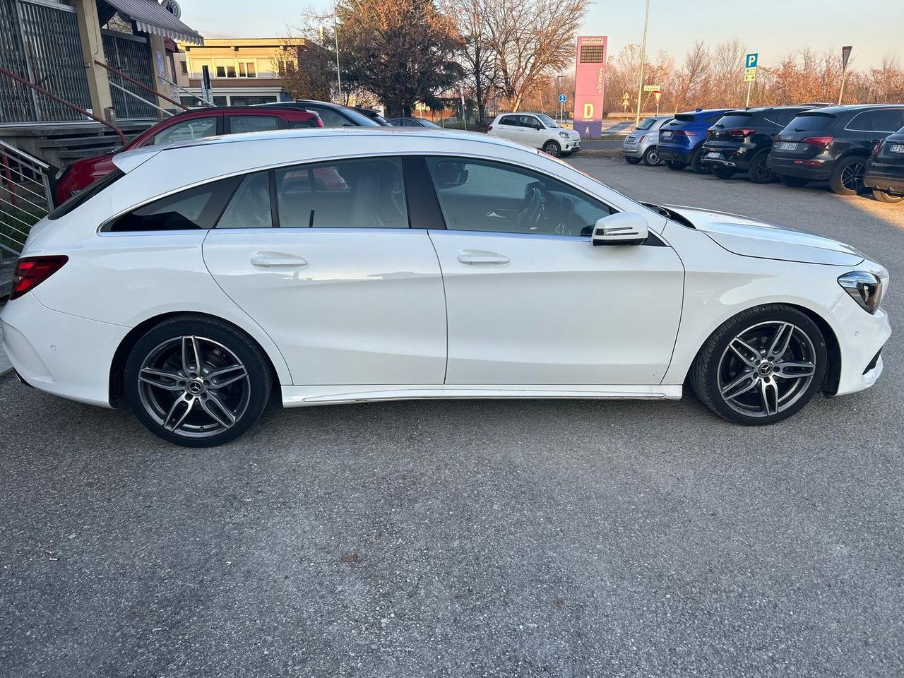 Mercedes-Benz CLA 180 Premium CLA 180 #8250