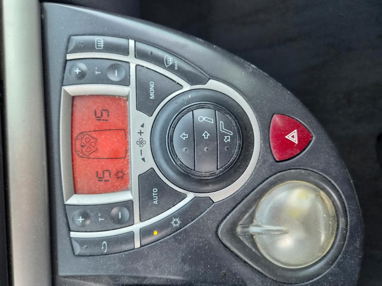 Peugeot 807 2.0 HDi S