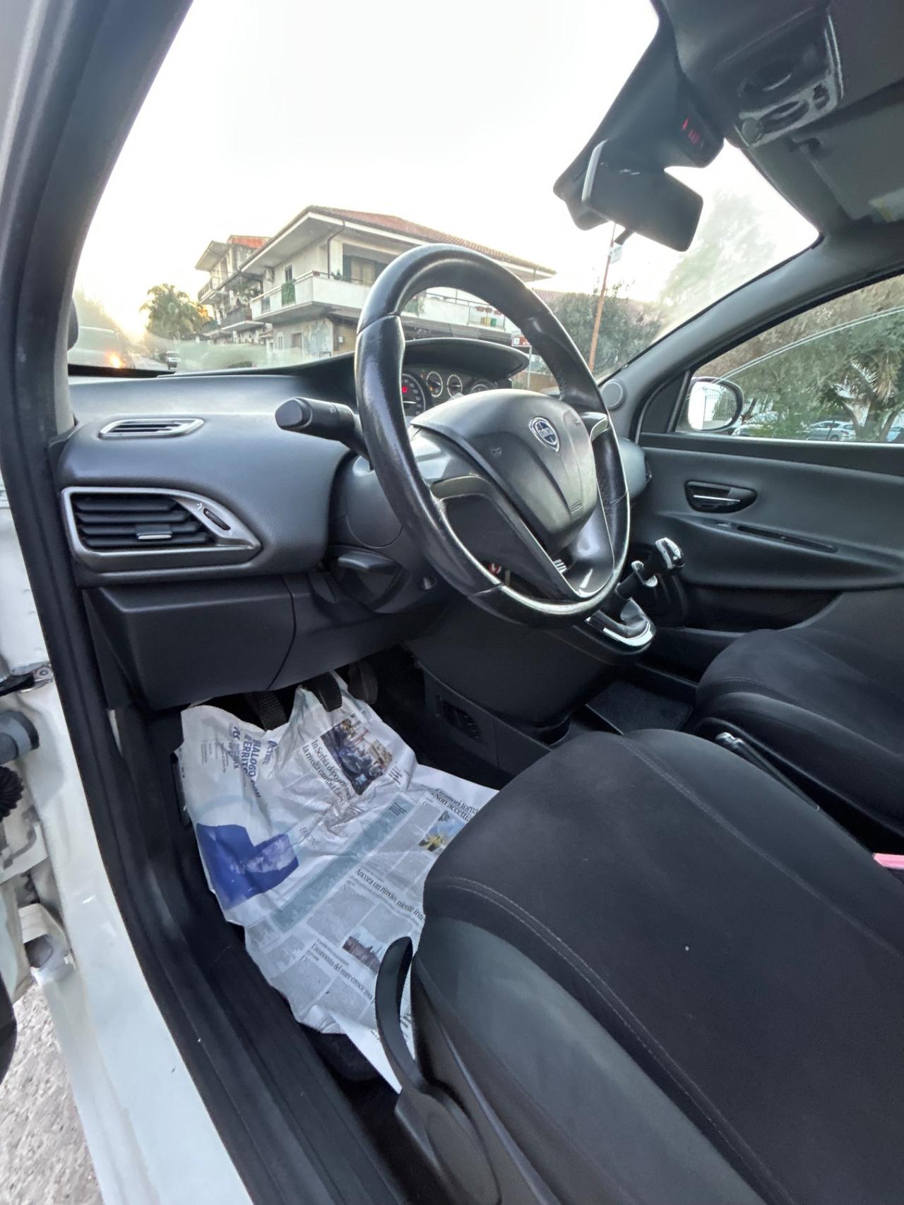 Lancia Ypsilon 1.2 69 CV 5 porte S&S Platinum