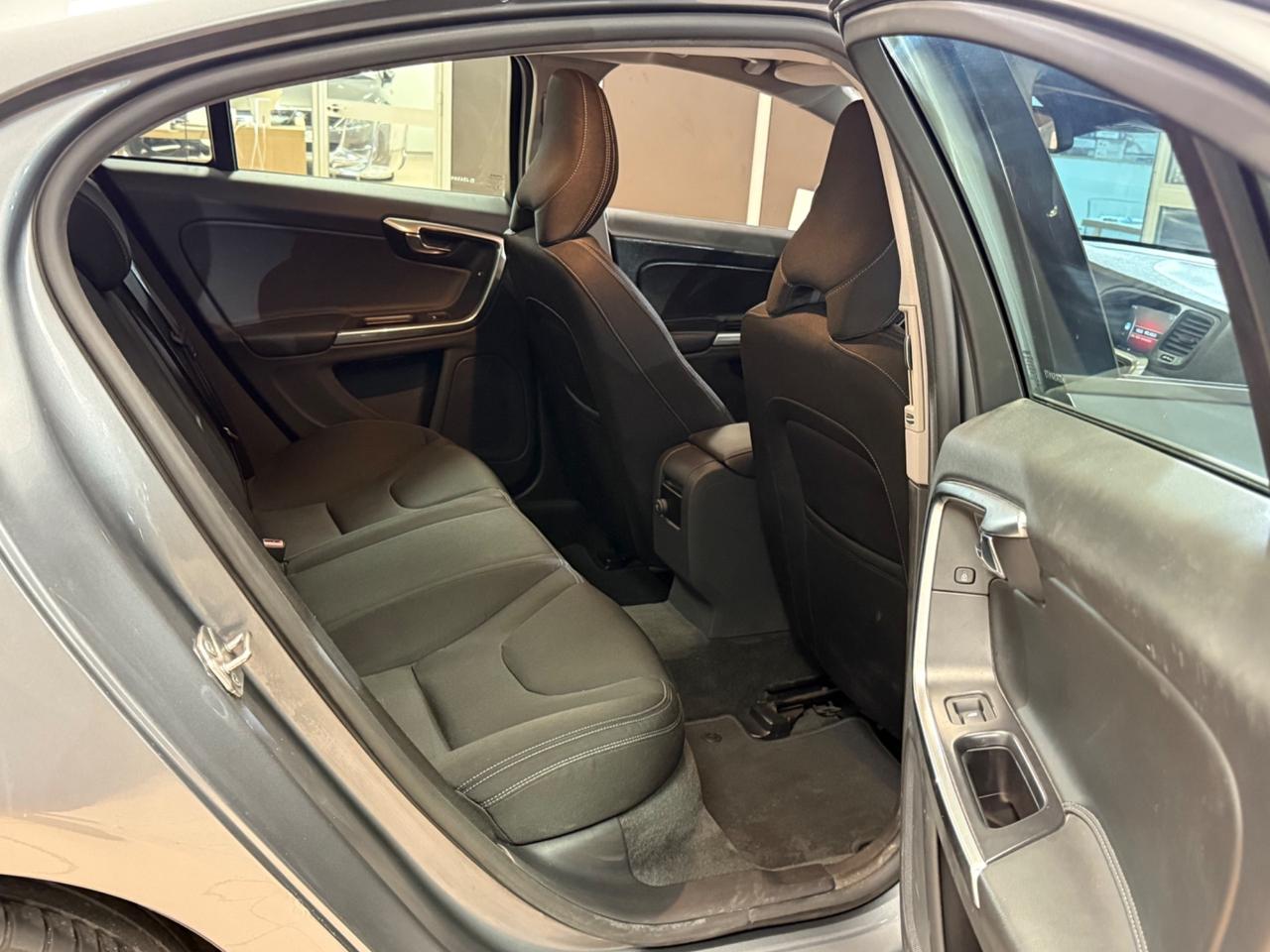 Volvo S60 D2 R-design