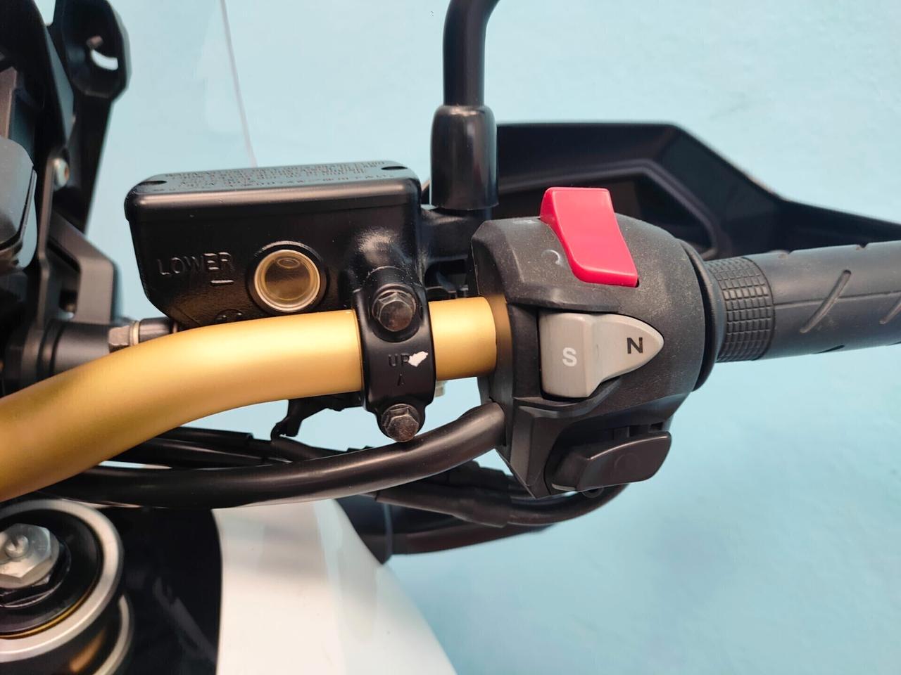 Honda X-ADV 750 con livrea Tricolour HRC