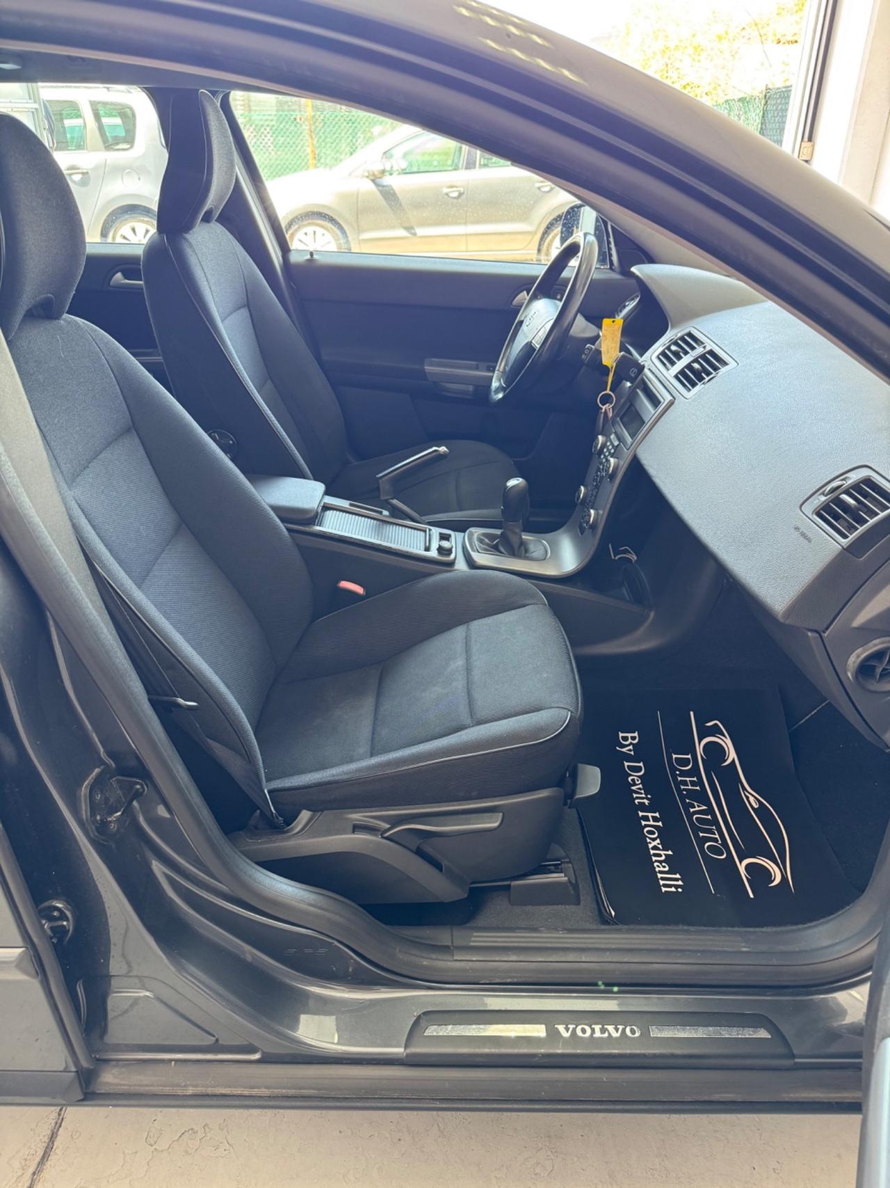 Volvo V50 D2 R-design