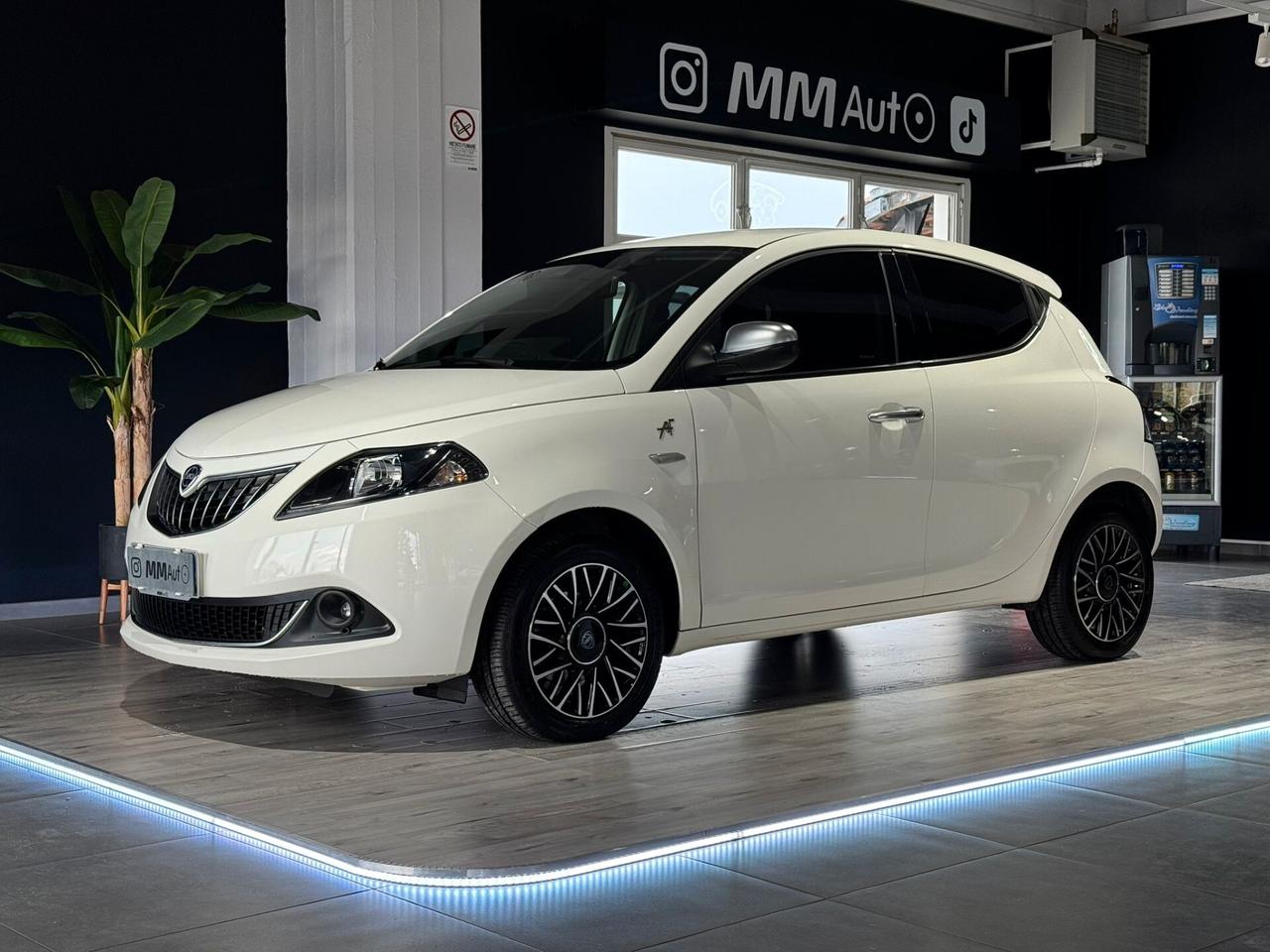 Lancia Ypsilon 1.2 69 CV 5 porte GPL Alberta Ferretti