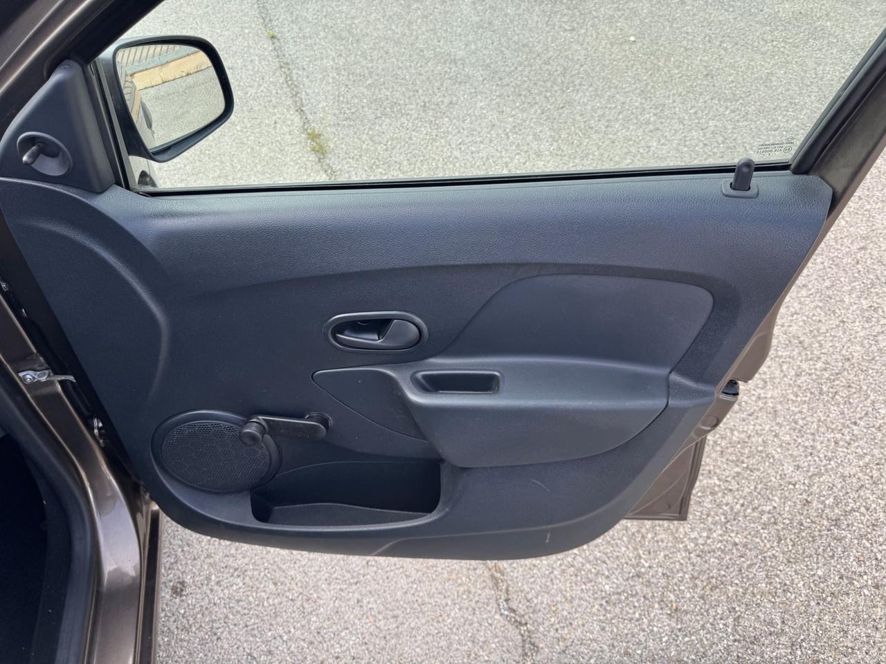 Dacia Sandero 1.0 benzina. km 84.000