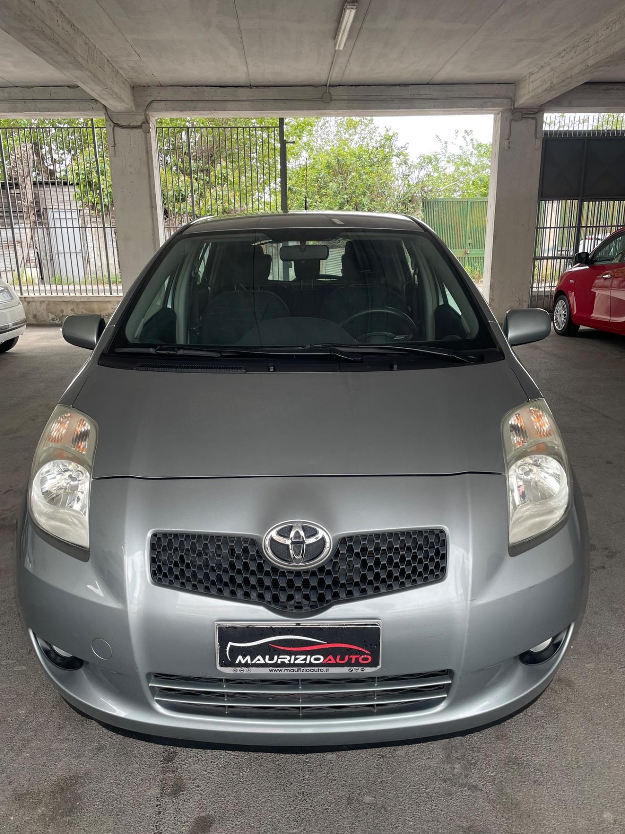 Toyota Yaris 1.3 5 porte Luna Full dal nord Italia