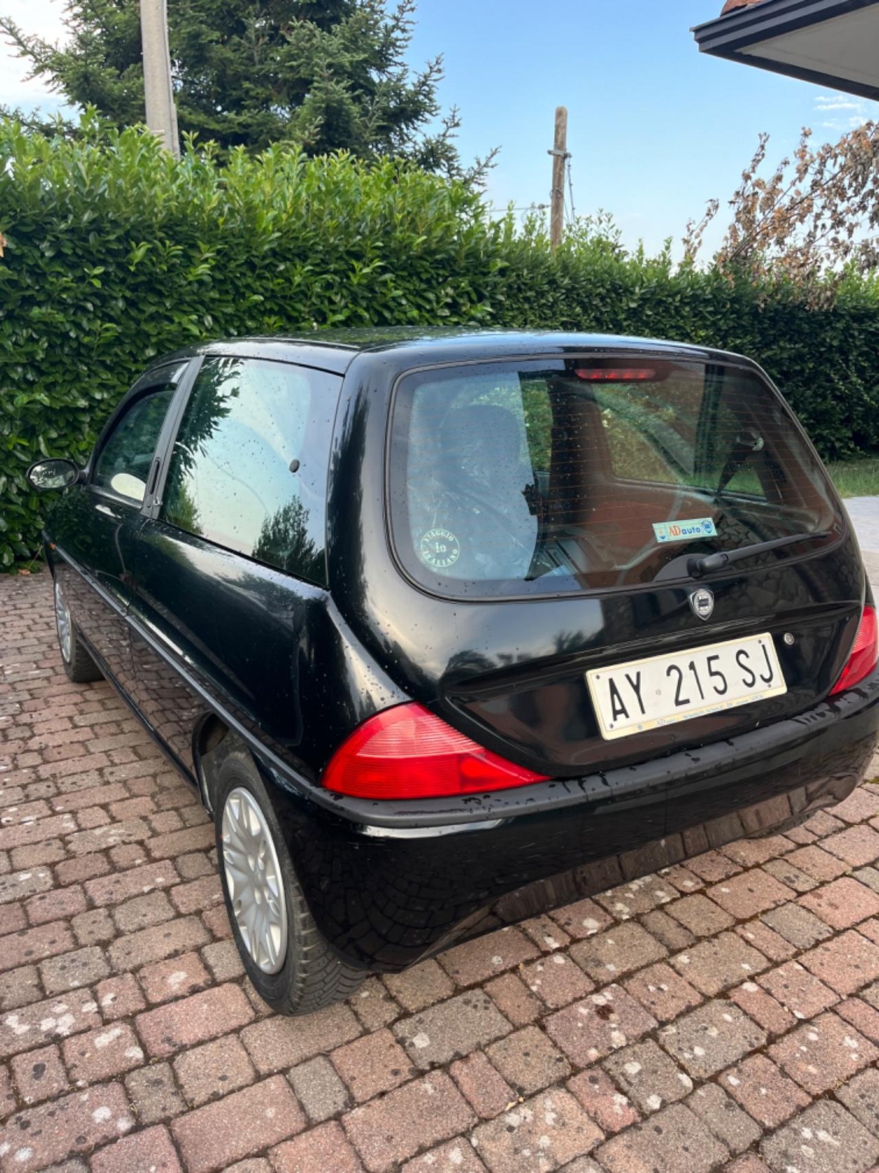 Lancia Y 1.1i cat Elefantino Blu