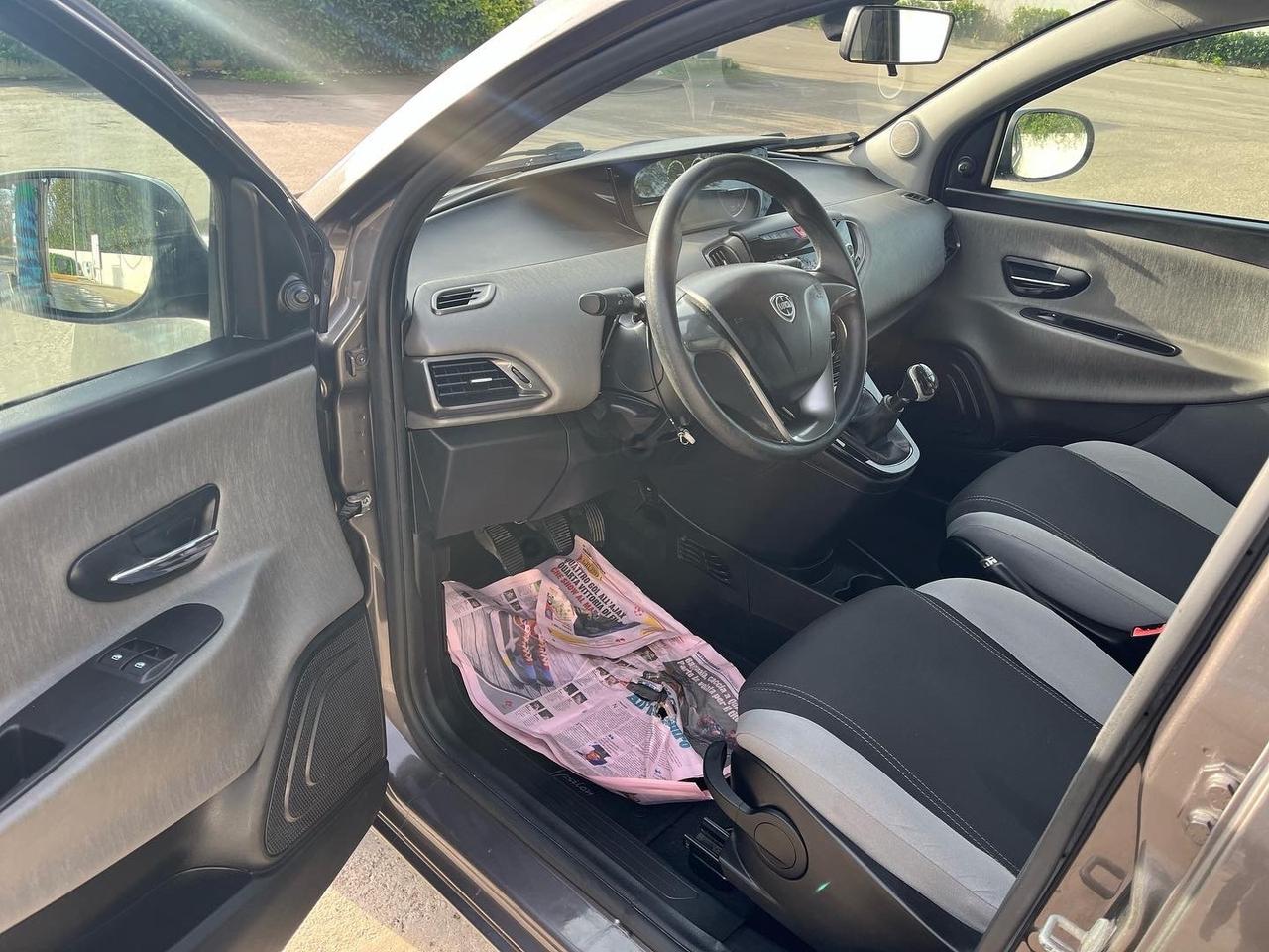 Lancia Ypsilon 1.3 MJT 16V 95 CV 5 porte S&S Silver