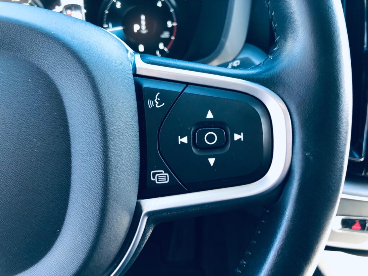 Volvo XC60 B4 (d) AWD Geartronic HYBRID 60MILA KM