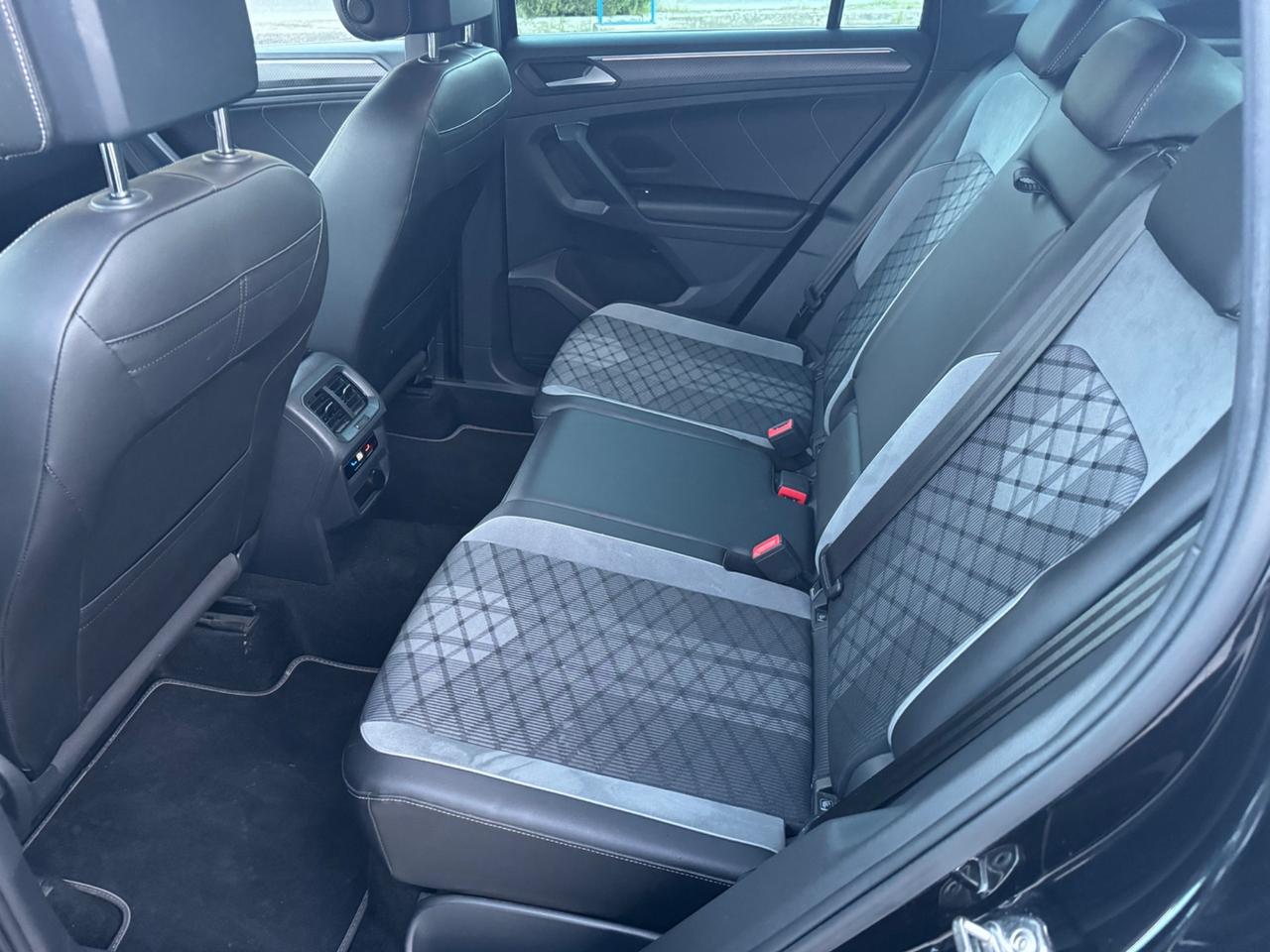 Volkswagen Tiguan 2.0 TDI 4MOTION R-Line