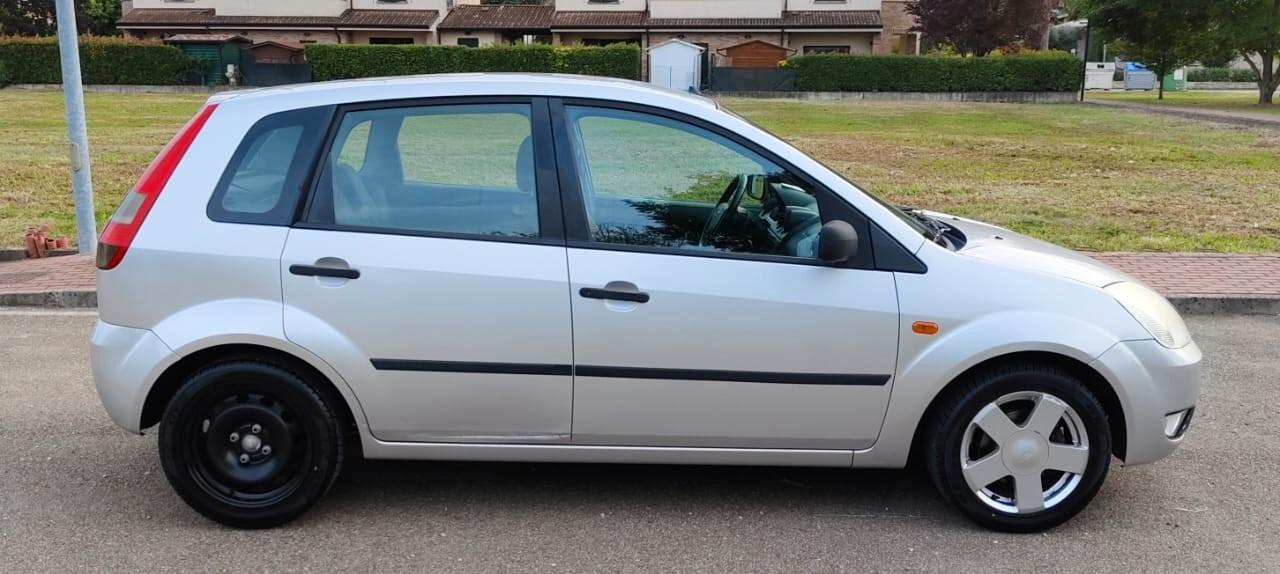 Ford Fiesta 1.4 16V 5p. Ghia
