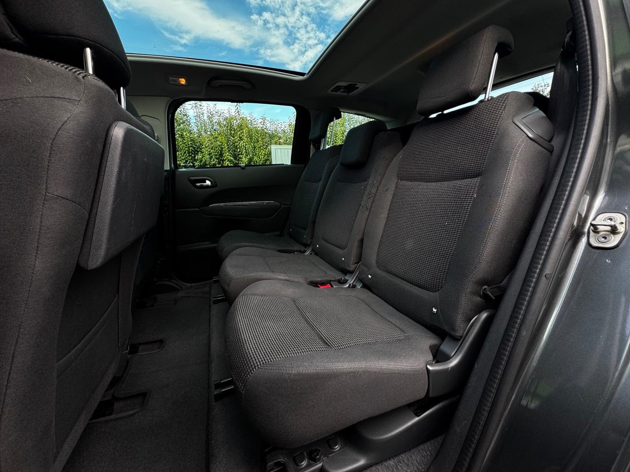 Peugeot 5008 1.6 HDi 115CV Allure