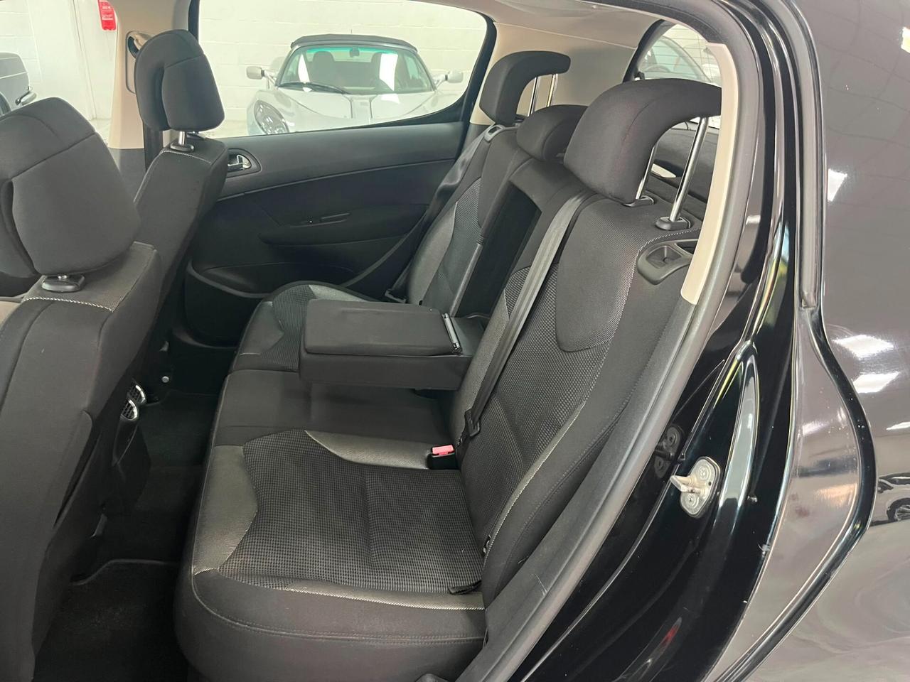Peugeot 308 5p 1.6 hdi 110cv