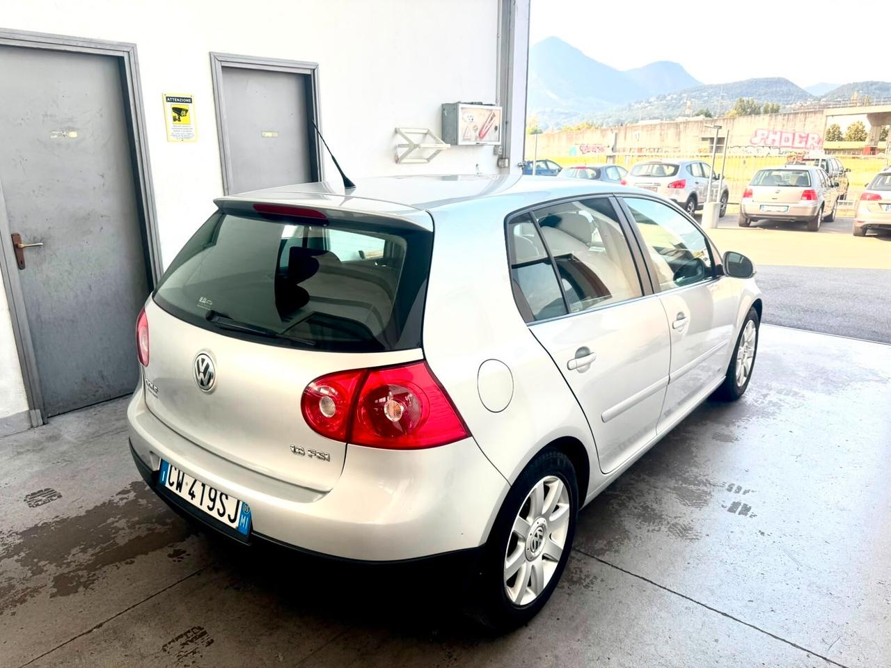 Volkswagen Golf 1.6 16V FSI 5p. Sportline