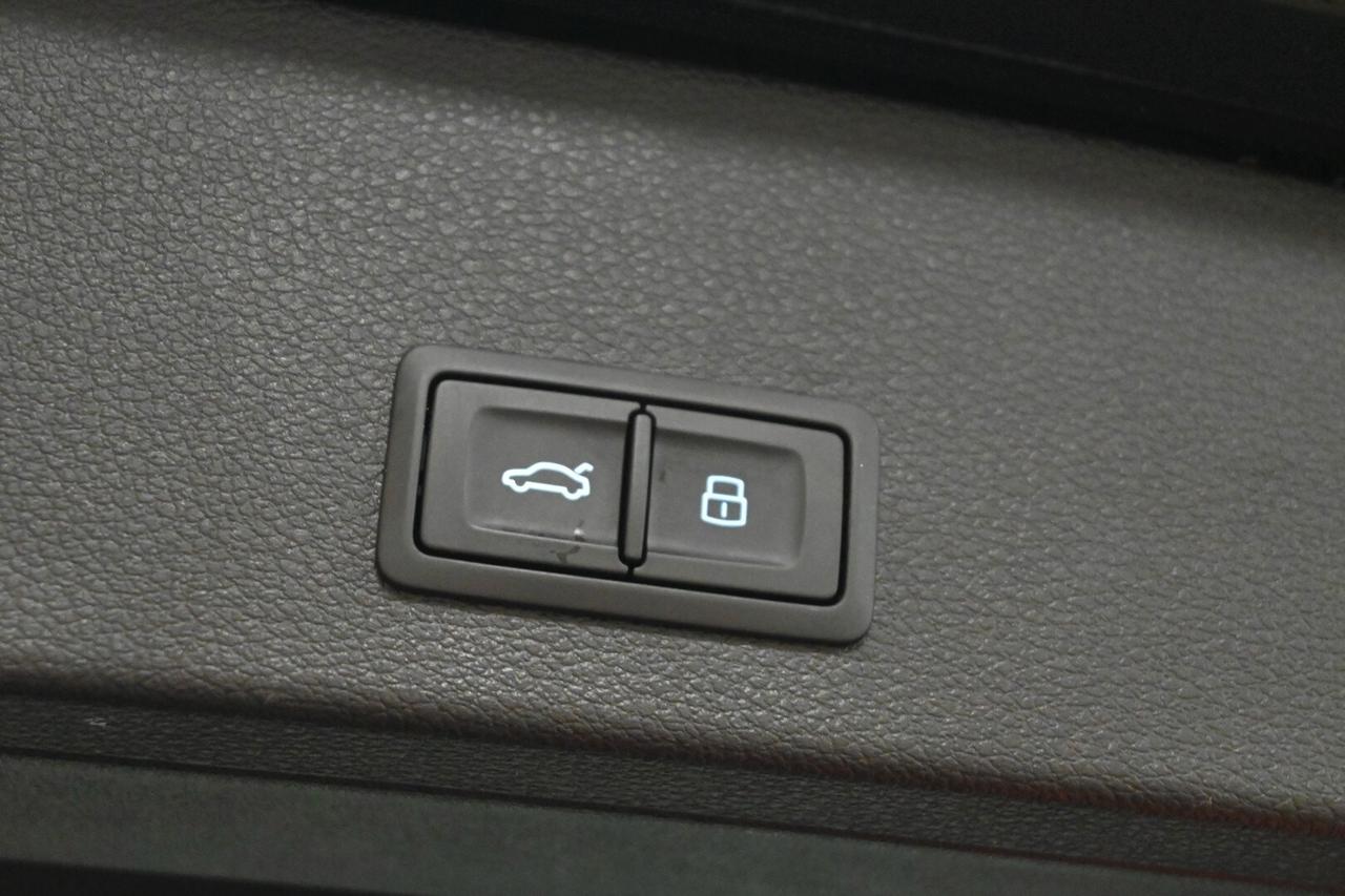 AUDI Q2 Q2 30 TFSI S line Edition