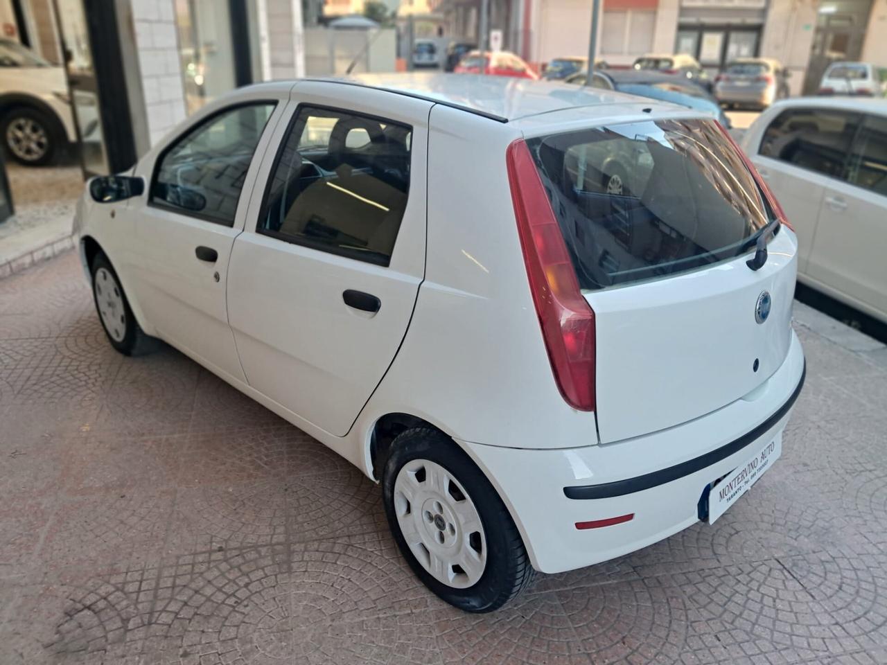 FIAT PUNTO 1.2 5PORTE-NEOPATENTATI-Euro 2690