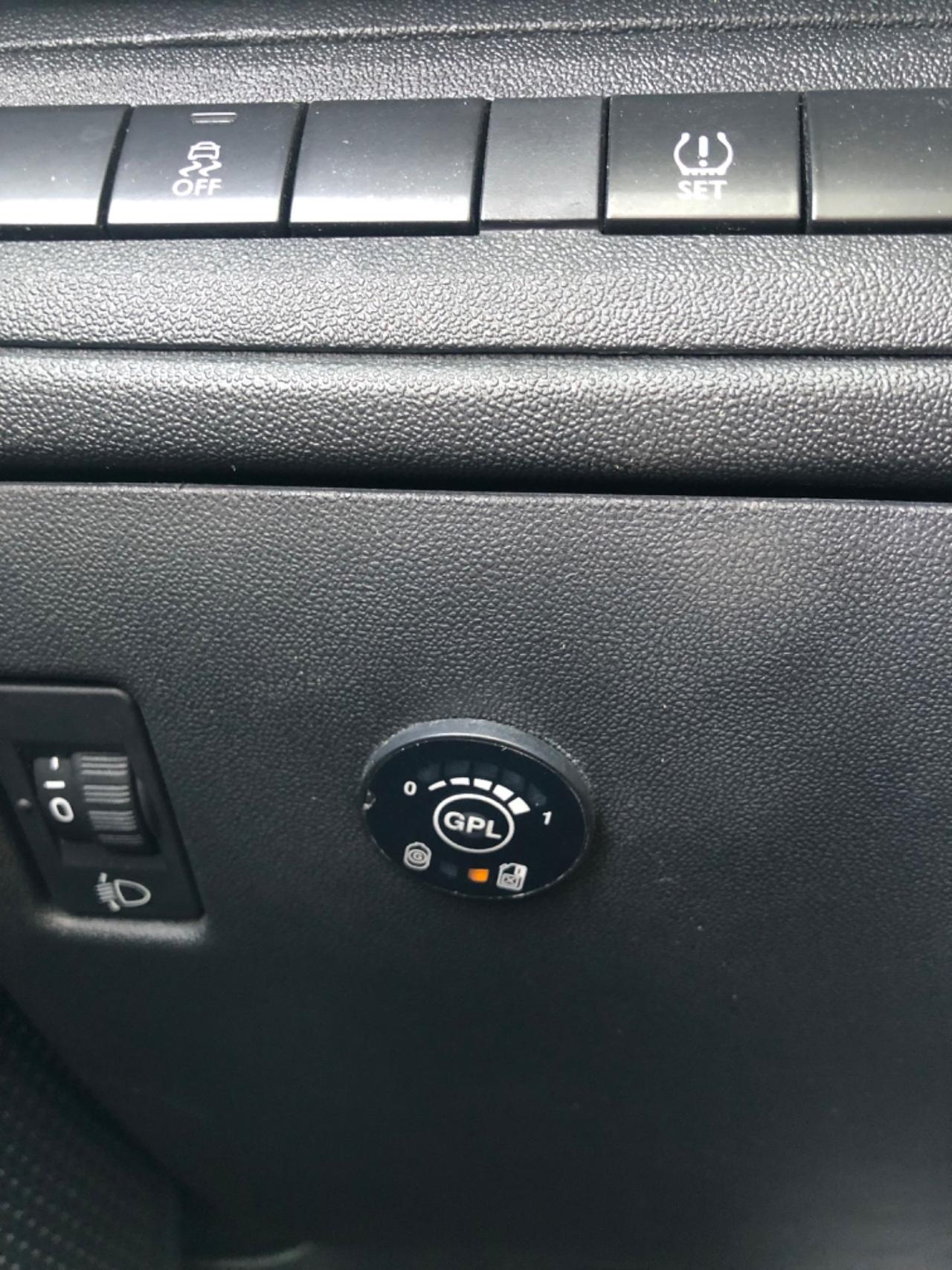 Peugeot 208 1.4 VTi 95 CV 5p. GPL Active