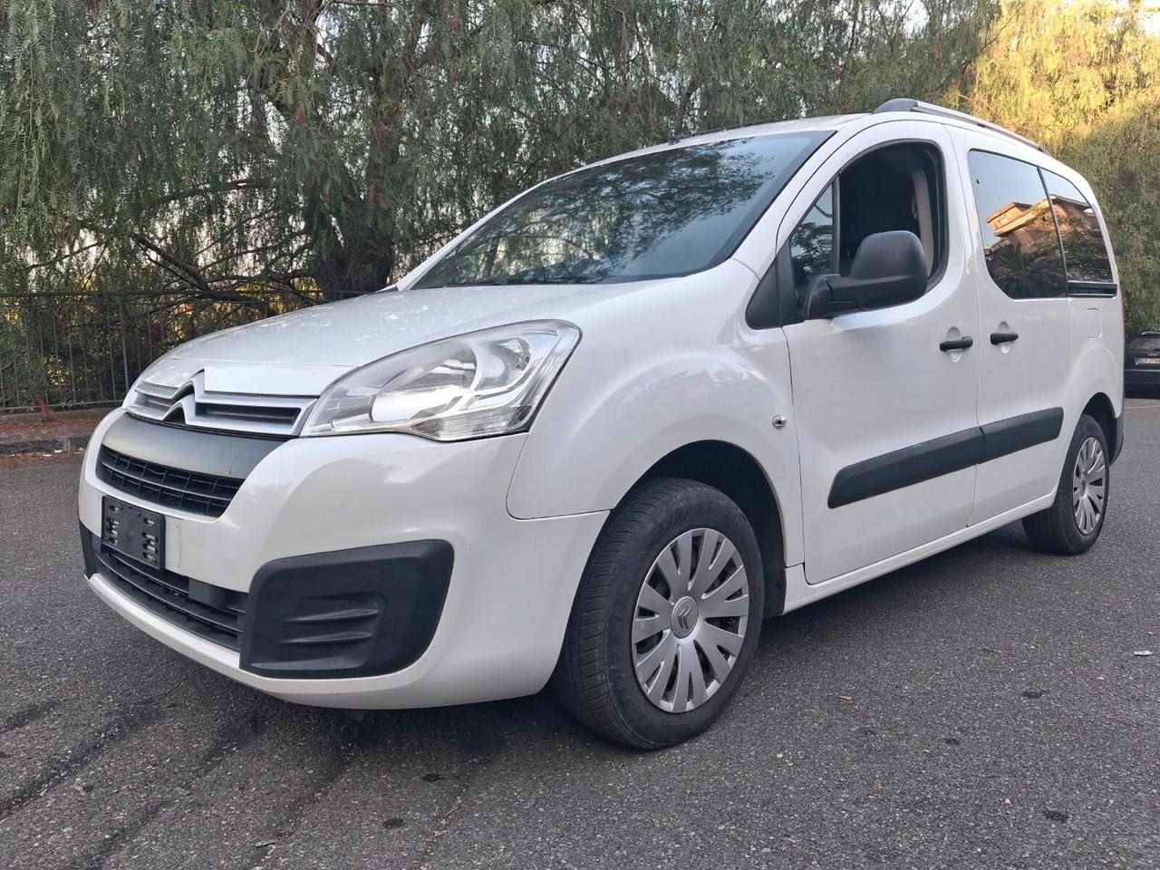 Citroen Berlingo pianale ribassato rampa trasporto disabili