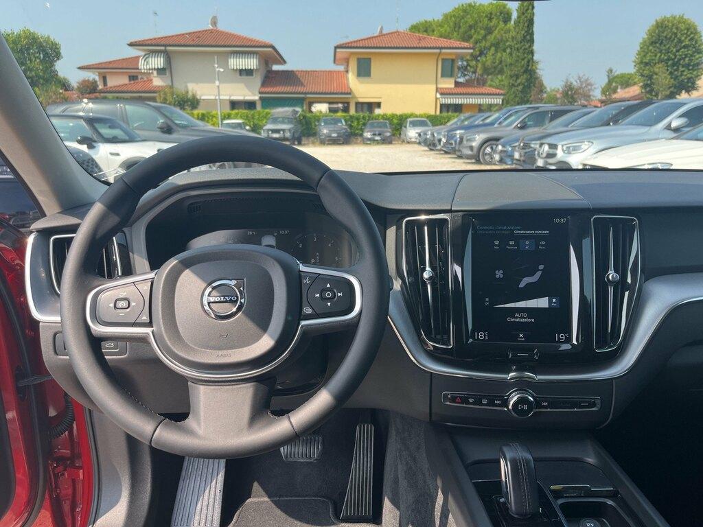 Volvo XC60 2.0 B4 Momentum Pro AWD Geartronic