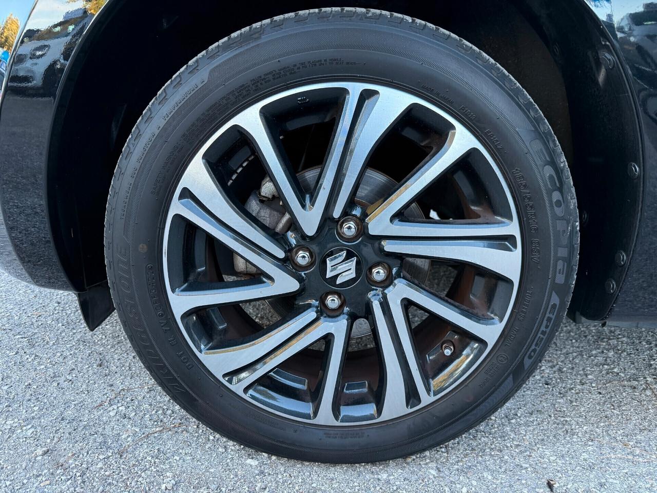 "UNA CHICCA" Suzuki Swift 1.2 Hybrid 4x4 AllGrip Top