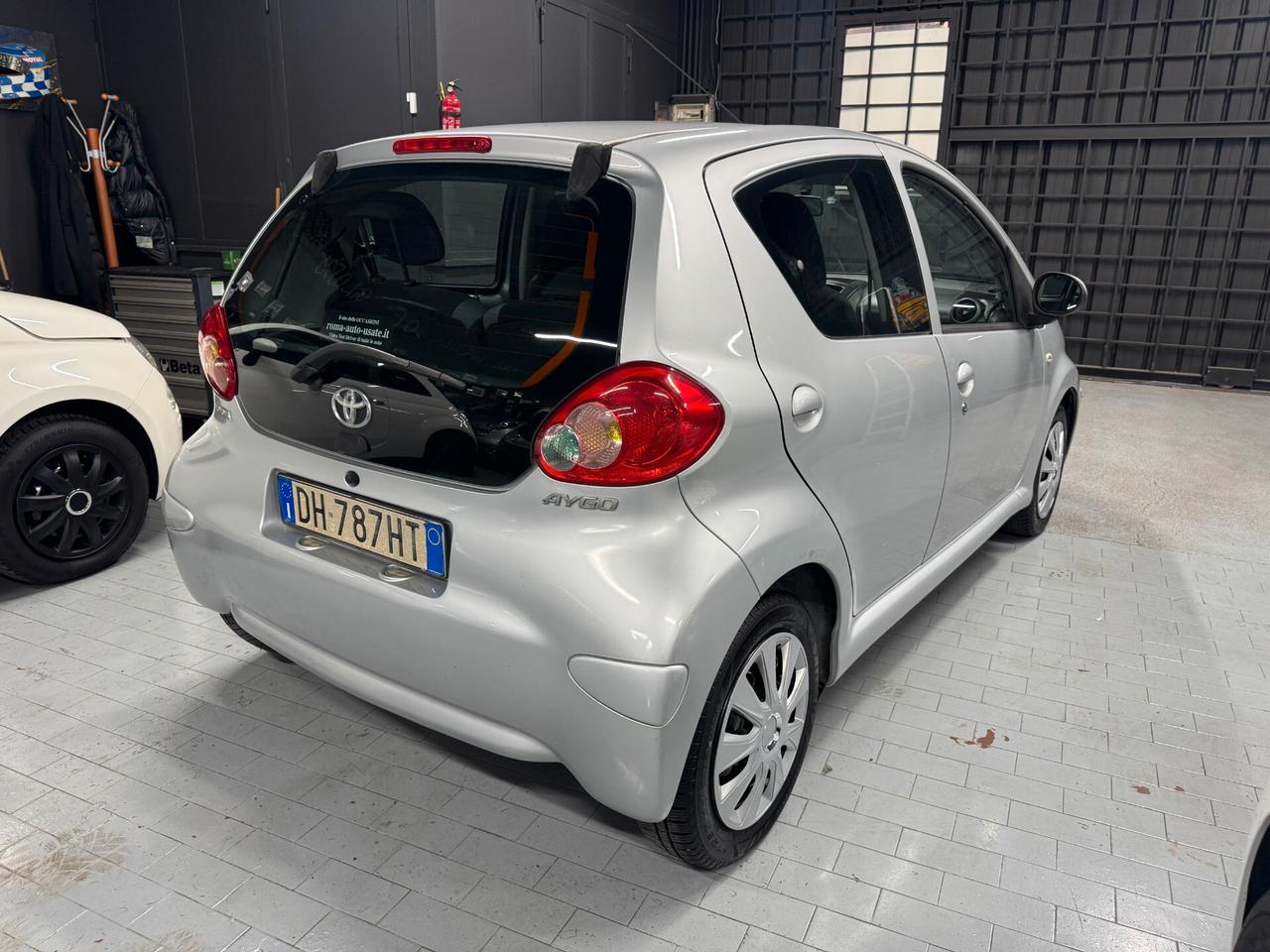 Toyota Aygo 1.0 12V VVT-i 5 porte Sol Neopatentati