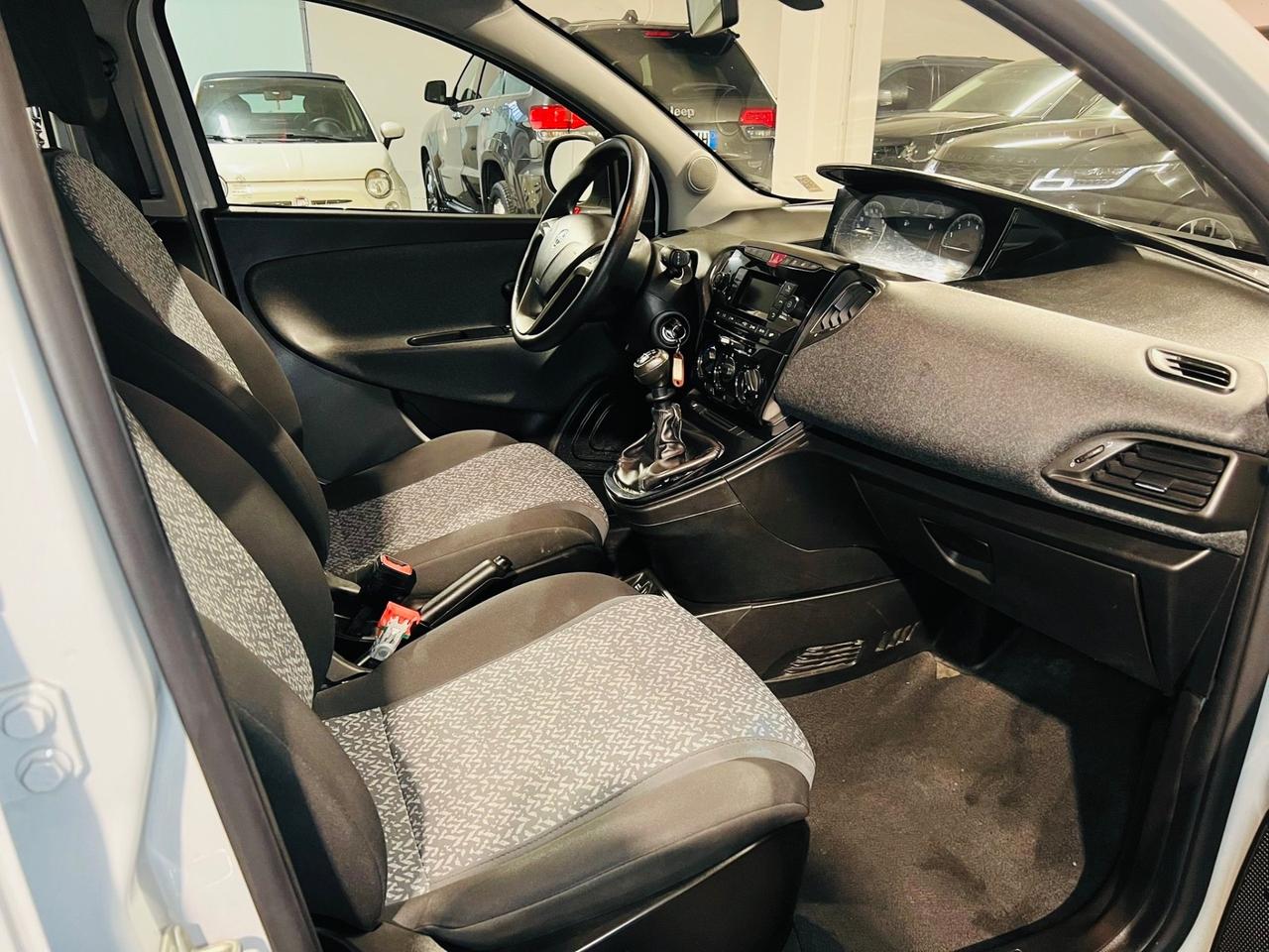 Lancia Ypsilon 1.0 69 CV 5 porte Ecochic Platinum*NEOPATENTATI*