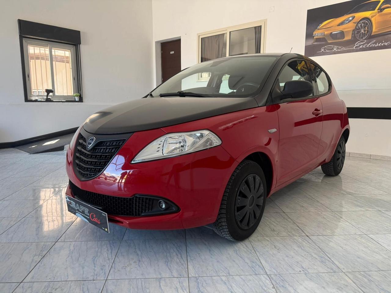 Lancia Ypsilon 1.2 69 CV 5 porte S Momodesign