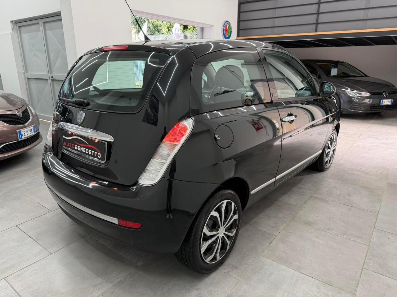 Lancia Ypsilon 1.2 8v diva 2011