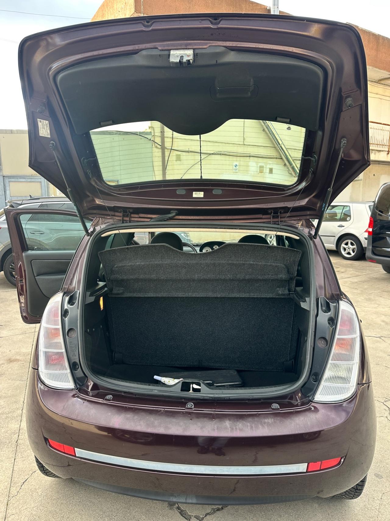 Lancia Ypsilon 1.3 MJT 75 CV 3p Platino