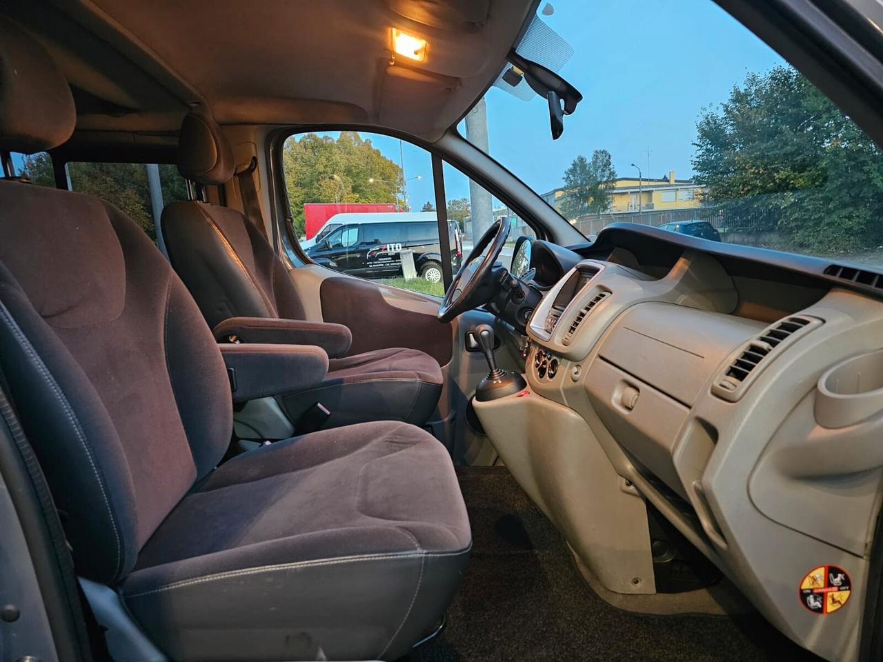 Renault Trafic 2.5 dCi 145cv Passenger Black Edition*7Posti*