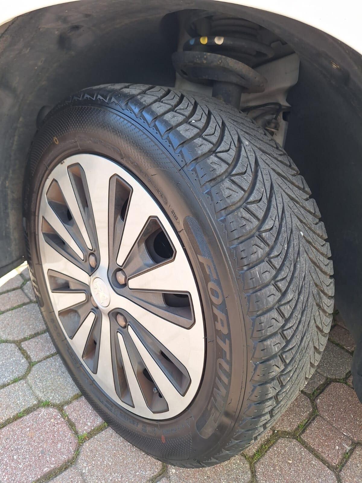 Peugeot 2008 1.2 VTi 82CV *AUTOMATICO