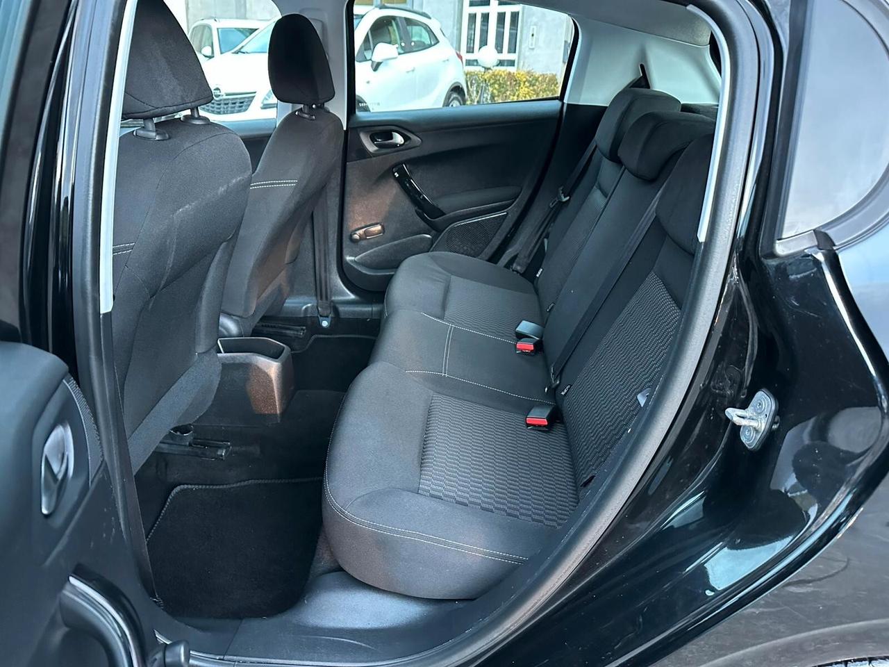 Peugeot 208 BlueHDi 75 5 porte Allure