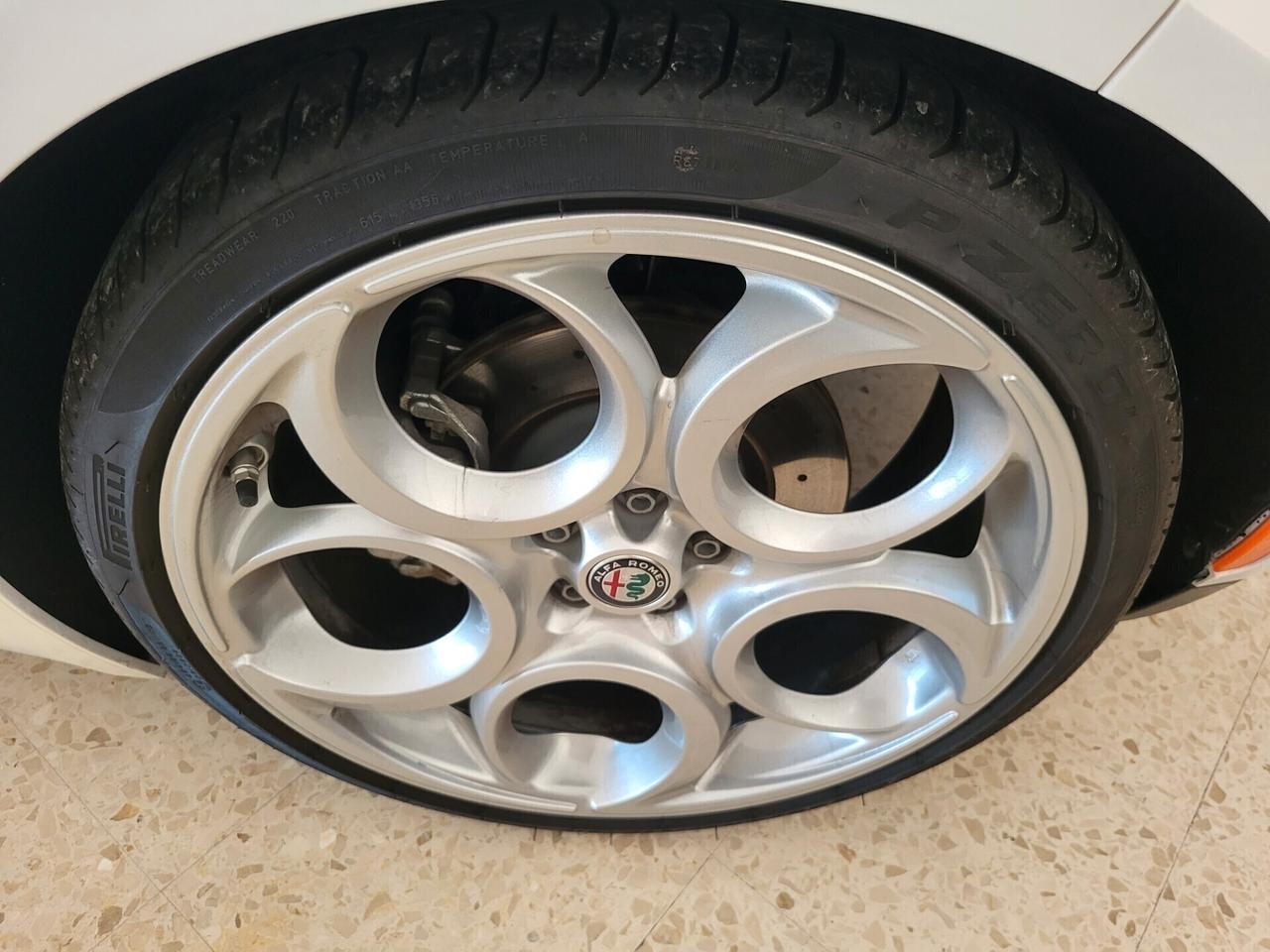 Alfa Romeo 4C 1750 TBi