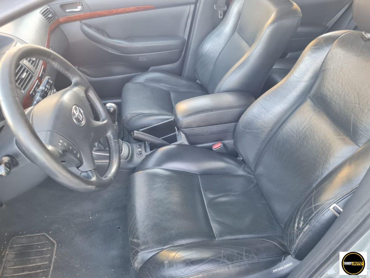 TOYOTA Avensis Benzina
