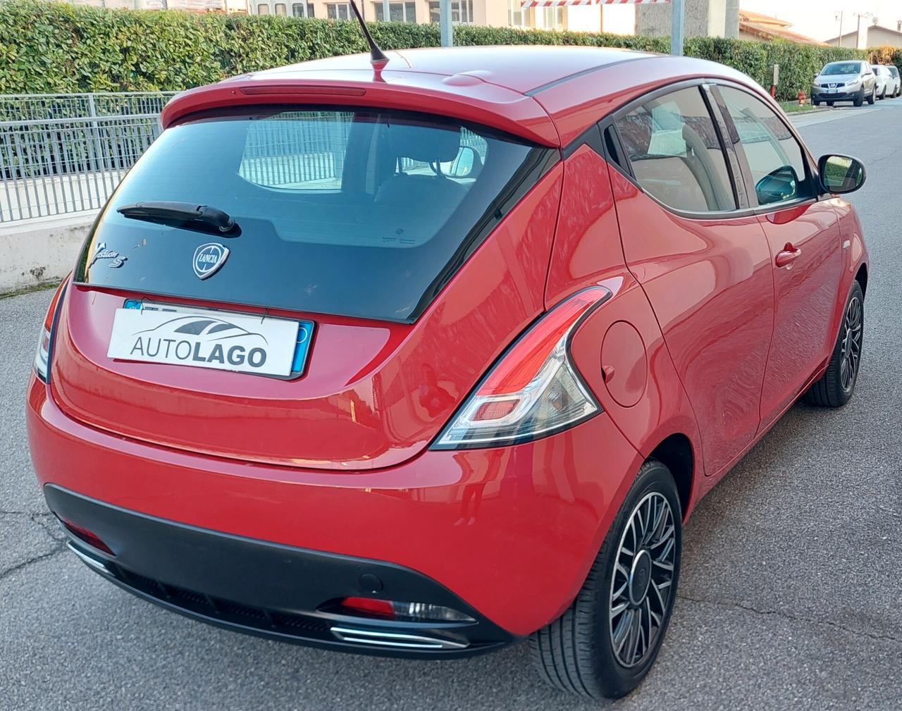 Lancia Ypsilon 1.2 69 CV S Momodesign. NEOPATENTATI