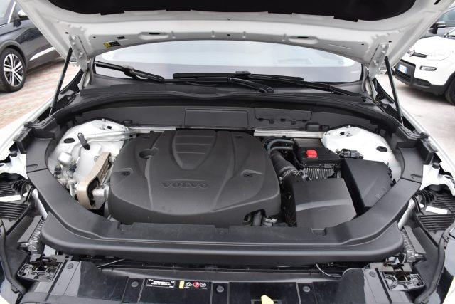 VOLVO XC60 D4 AWD Momentum *TETTUCCIO, PELLE*