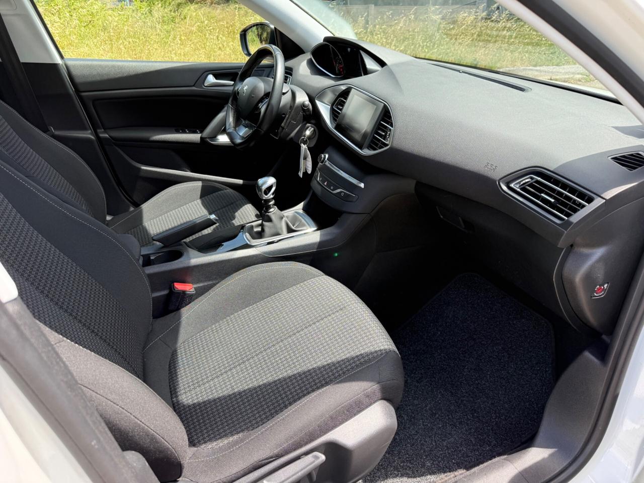 Peugeot 308 BlueHDi 130 S&S Business